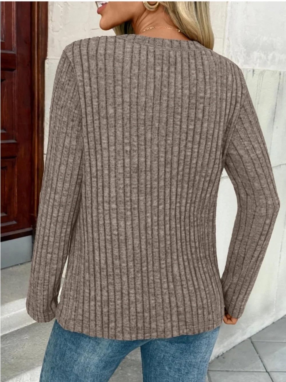 BRAND NEW Women’s Small Cozy Ribbed Sweater in Taupe - Picture 2 of 9